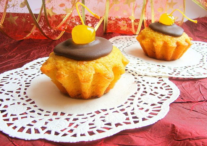 Мандариново-шафрановые кексы с шоколадной глазурью (постные)