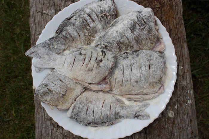 Золотой карась жареный