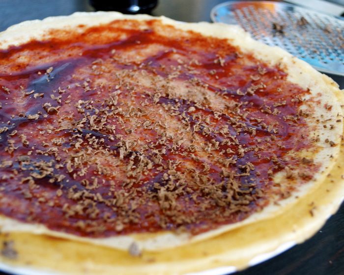 Крепы с шоколадом и малиной