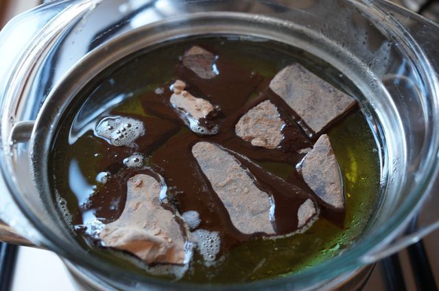 Натуральный черный шоколад из тертого какао 