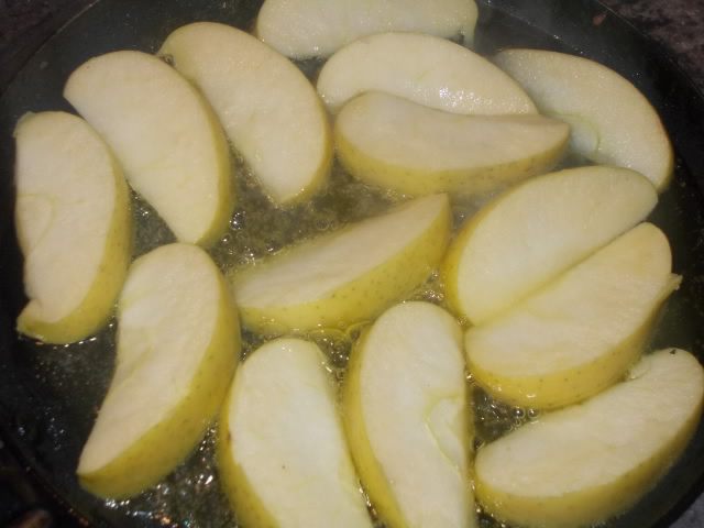 Пирожные с карамельными яблочками и белковым кремом &amp;quot;Подарок для себя&amp;quot;