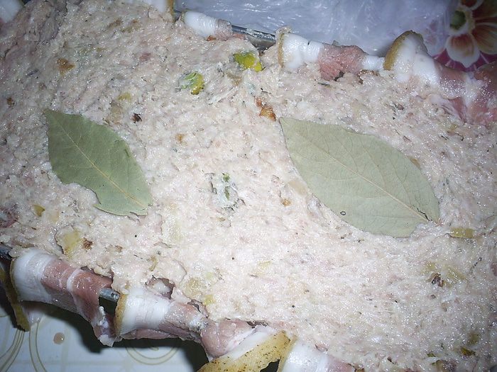 Комбинированный террин с маринованной курочкой и фисташками