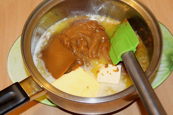 Карамельный кекс с  глазурью