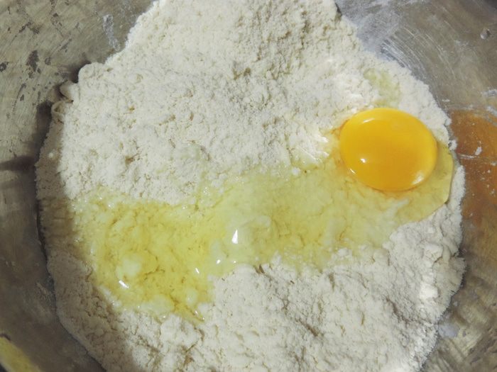 Закрытый творожно-сырный пирог с баклажанами и зеленью