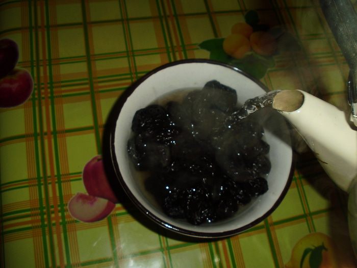 Шоколадный торт с черносливом