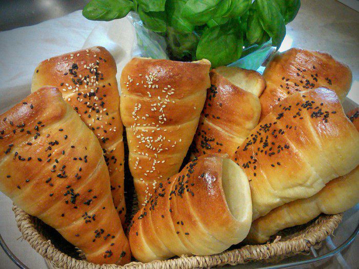 Хлебные кулечки с салатом 