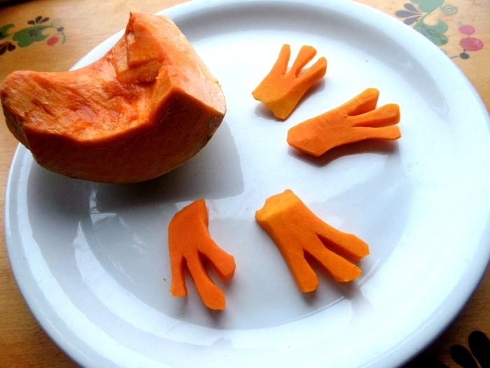 Лягушка из яблока - талисман на удачу