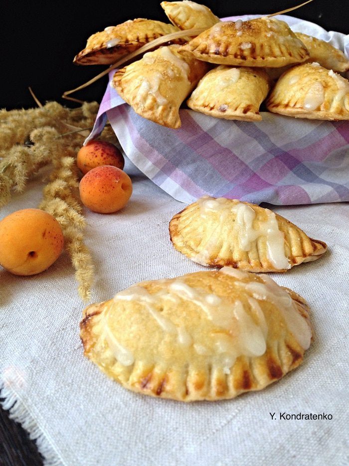 Песочные пирожки с персиками