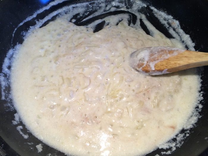 Курица с шампиньонами в сливочно-сырном соусе