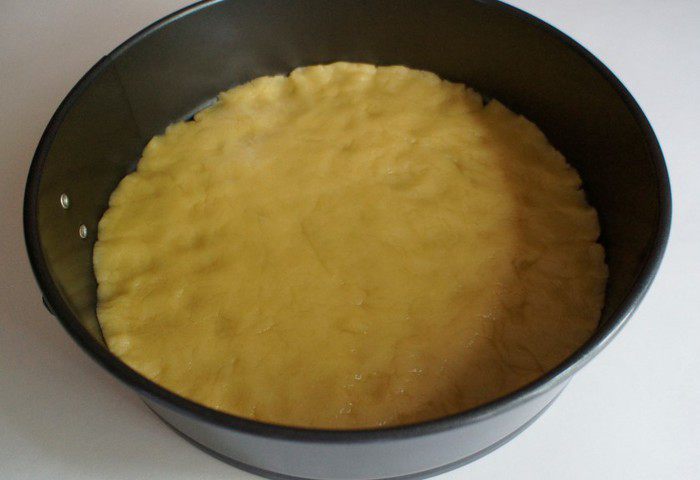 Воздушный кунжутный пирог с черникой