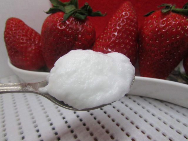 Клубнично-лимонный холодный суп с нежными клецками