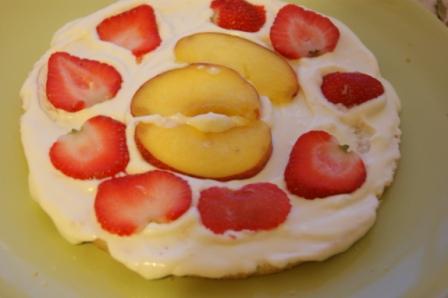 Бисквитный фруктовый торт со сливочным кремом к празднику &amp;quot;День семьи, любви и верности&amp;quot;