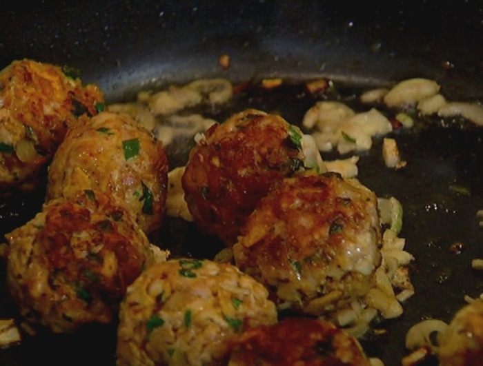 Мясные тефтельки в томатном соусе 