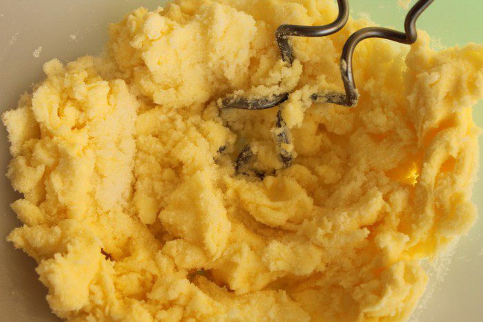 Куличи с апельсиновой цедрой и вяленой клюквой