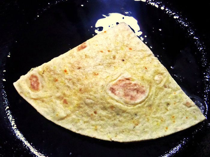 Пироги из тортильи с картошкой и беконом