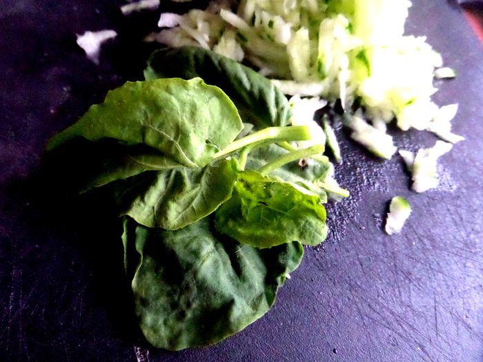 Сырный суп с вареными и свежими овощами