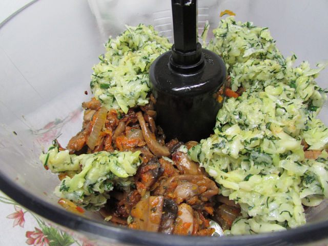 Риет из кабачков с грибами