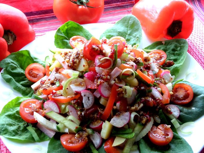 Салат с молодой картошкой и ветчиной