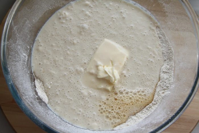 Плетеный хлеб с ягодами годжи