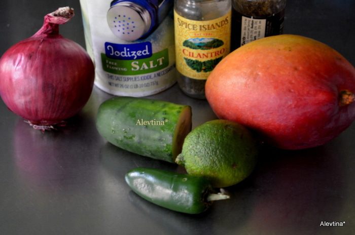 Семга с манговой сальсой