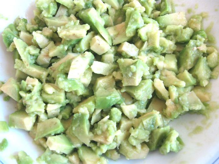 Канапе и башенка из авокадо со сливочным сыром