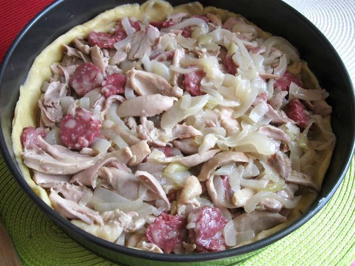  Пирог из нежной курочки с луком и сидром