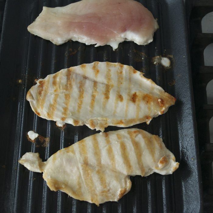 Томаты, фаршированные гавайским куриным салатом 