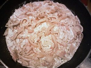 Кальмары, тушеные в сметане