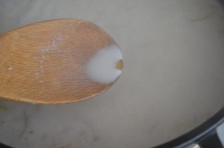 Черная паста со сливочной форелью