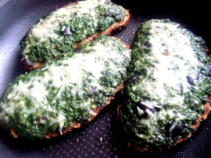 Горячая закуска со шпинатом и сыром