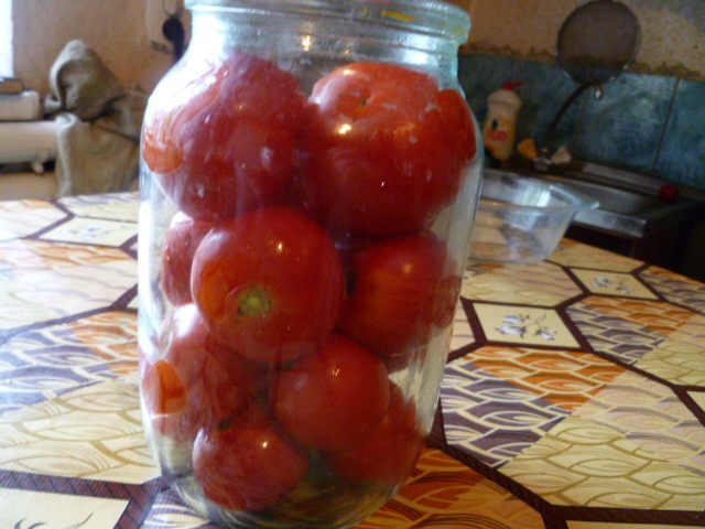 Помидоры в яблочном соке