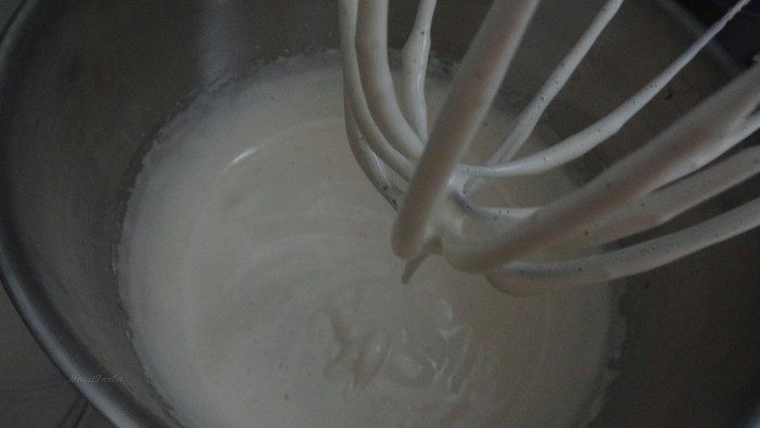 Цитрусово-маковый бисквитный рулет