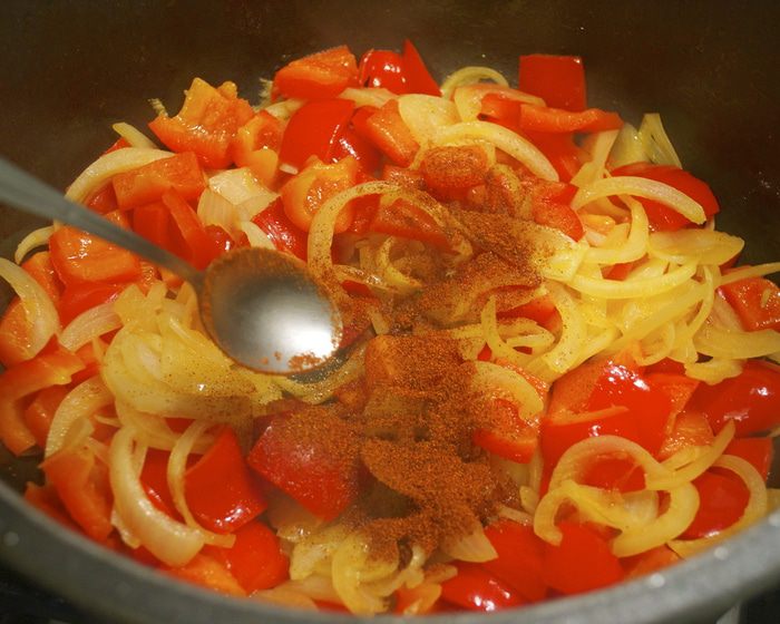 Куриная паприка с мини-клецками