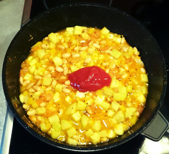 Кабачок с фасолью и томатами (постное блюдо)