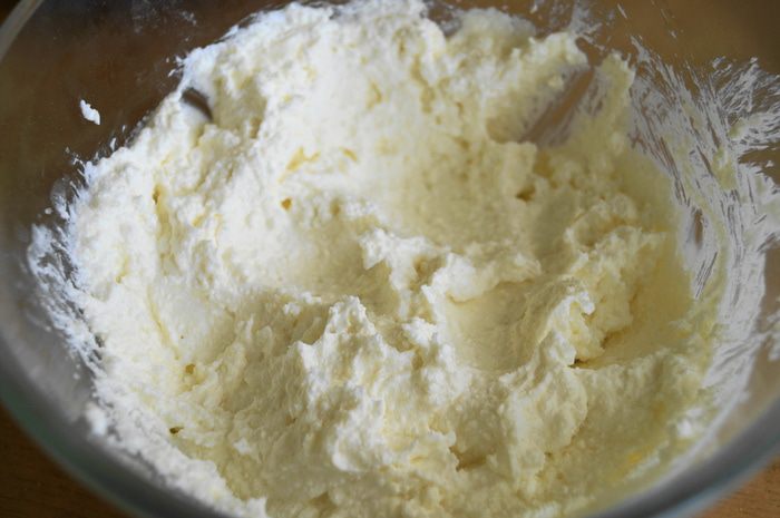 Тонкие блинчики с творогом и вишней