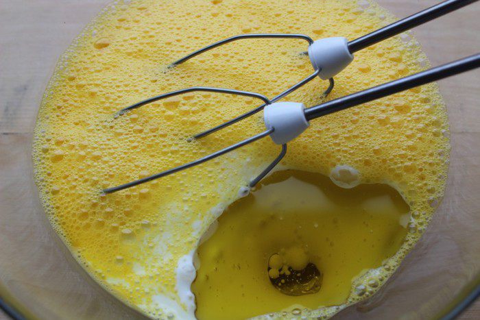 Закусочный кекс с фетаксой и вялеными томатами