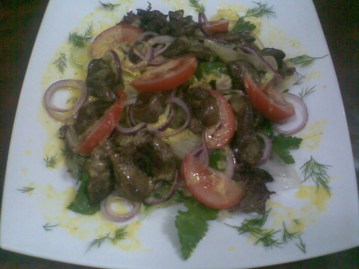 Тёплый салат с куриной печенью