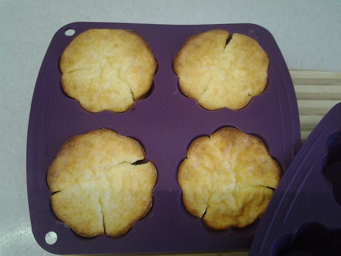 Воздушные творожники в духовке с ягодным соусом