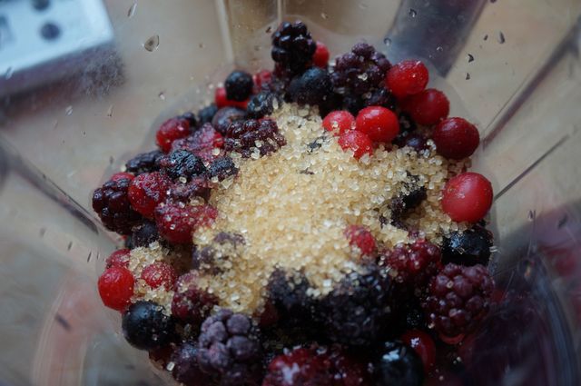 Ананасово-ягодный смузи