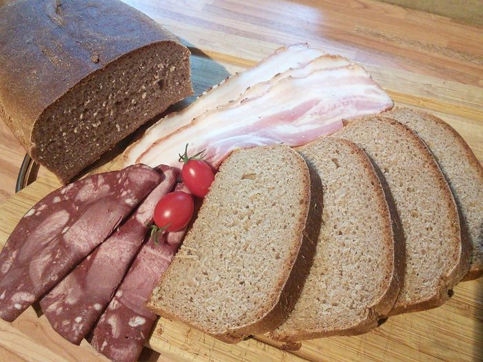 Цельнозерновой хлеб на закваске