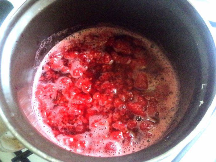 Торт-суфле с малиной