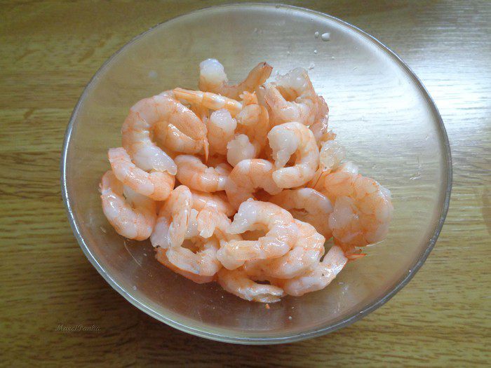 Летний зеленый салат с креветками