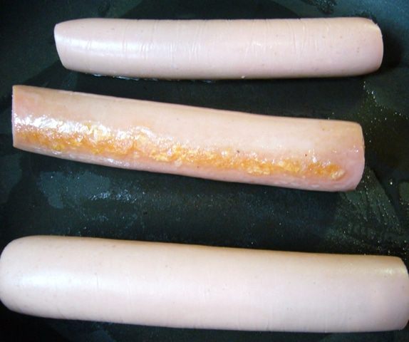 Канапе из блинчиков с сосисками и помидорками черри