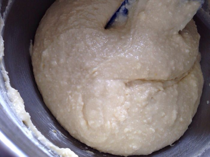 Кокосовый кекс с вишней