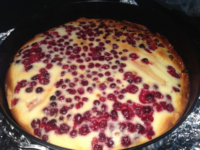 Пирог с грушей и клюквой