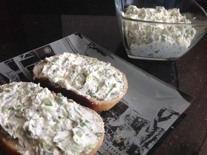 Закуска из творога с огурцом