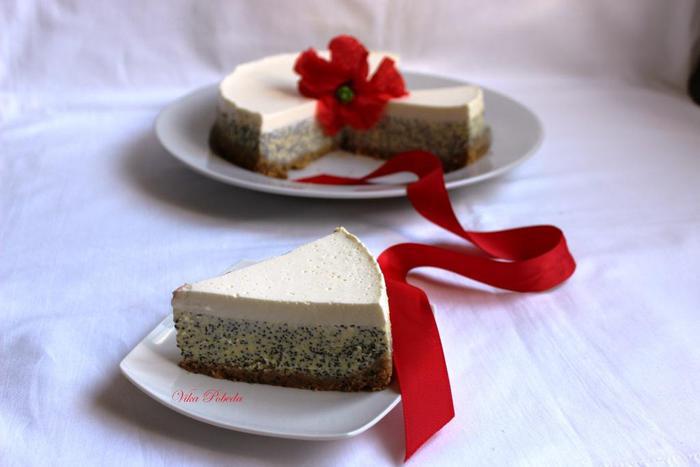 Маковый чизкейк под лимонно-сметанным топпингом