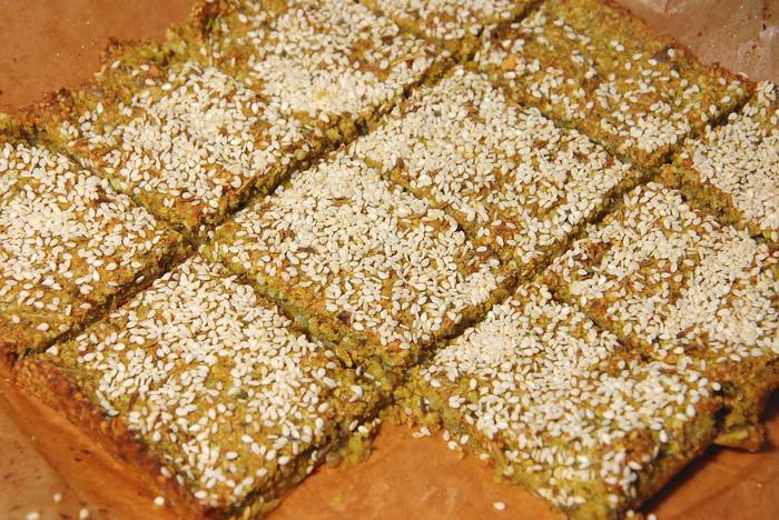 Морковные галеты с миндалем и семечками 
