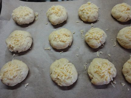 Сырные сконы с супом из брокколи