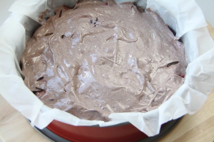 Черемуховый пирог со сливами